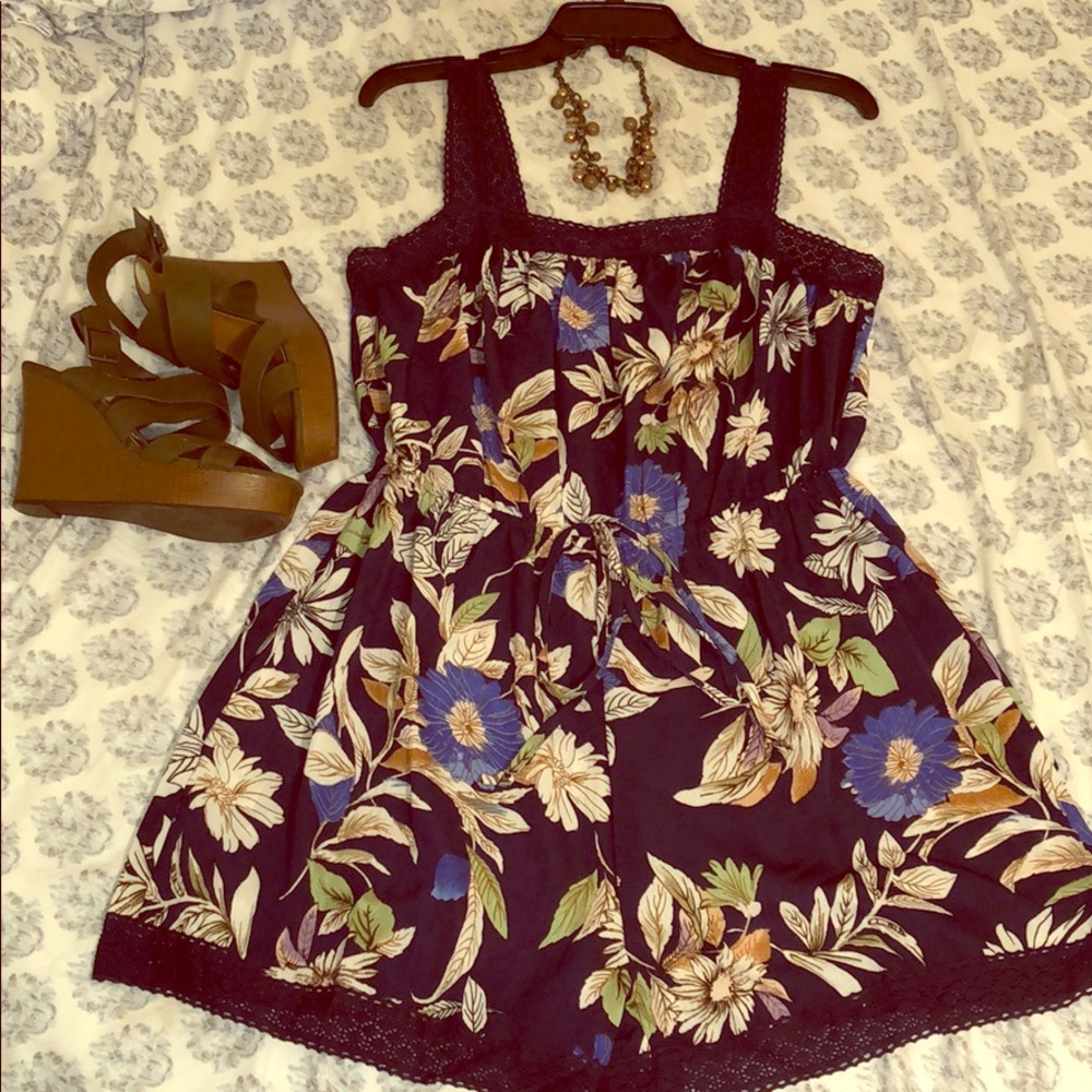 🟢BOGO FREE🟢 NWT Gorgeous Blue Floral Romper 🌻🟢